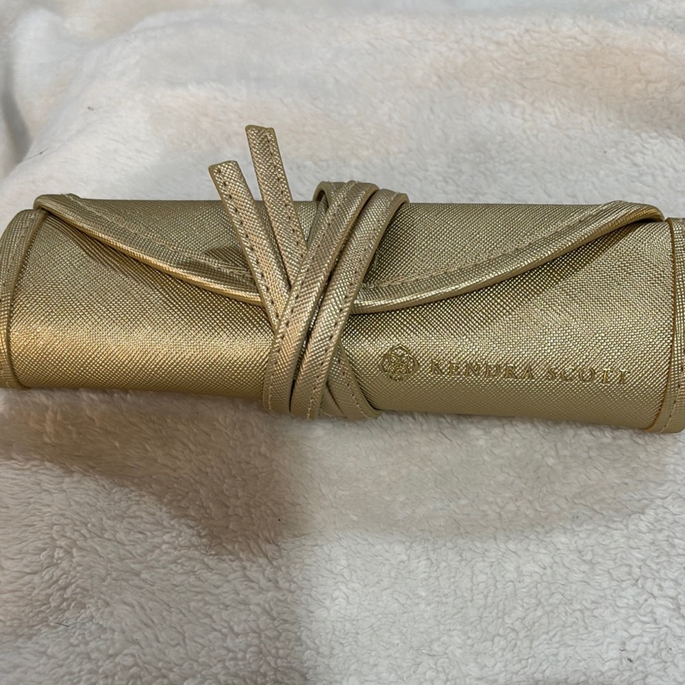 NWT Kendra Scott gold color travel Jewelry holder…